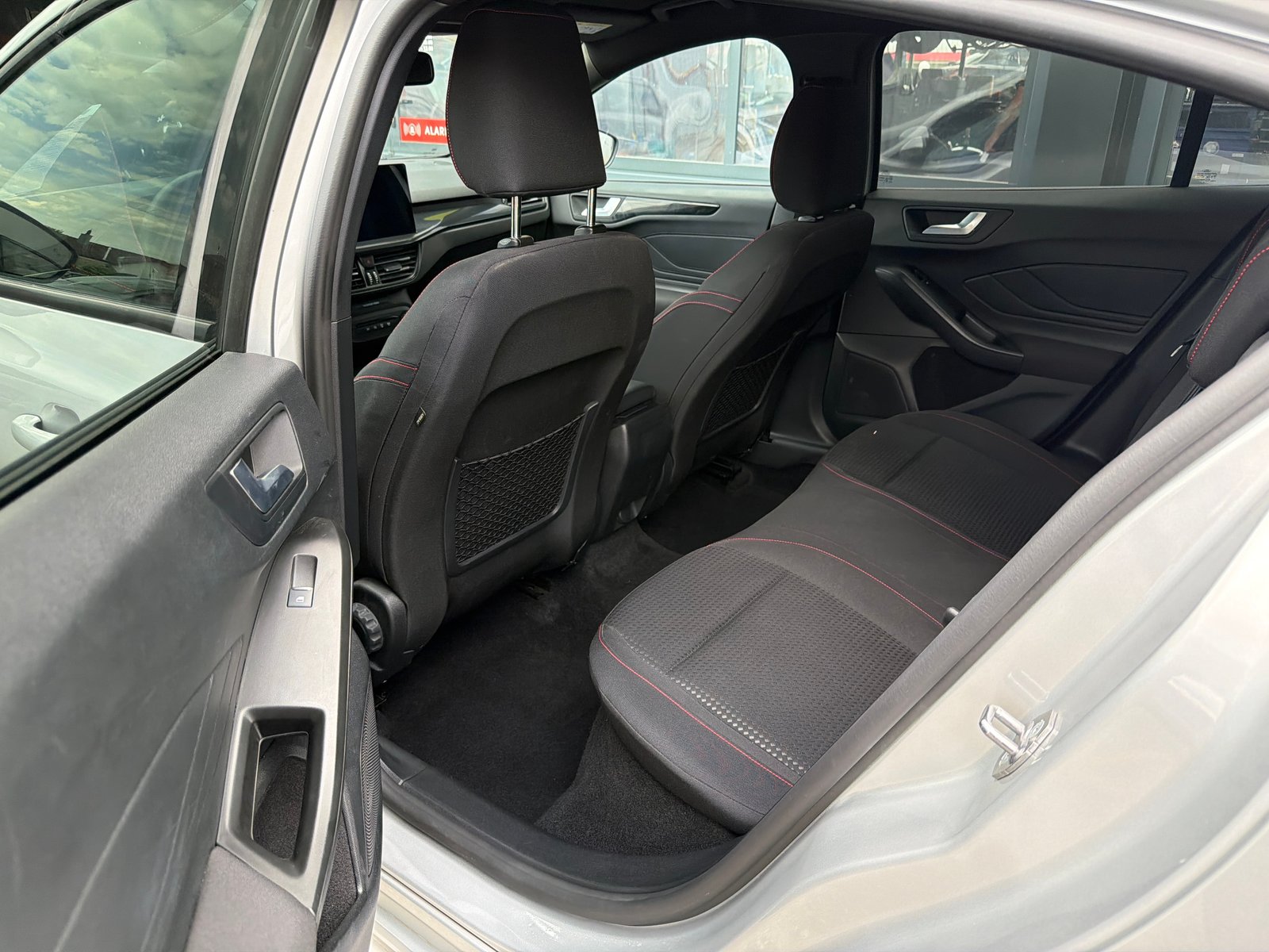 FORD Focus 1.5 TDCi EcoBlue ST-Line Automatic, Diesel, Occasion / Utilisé, Automatique - 7