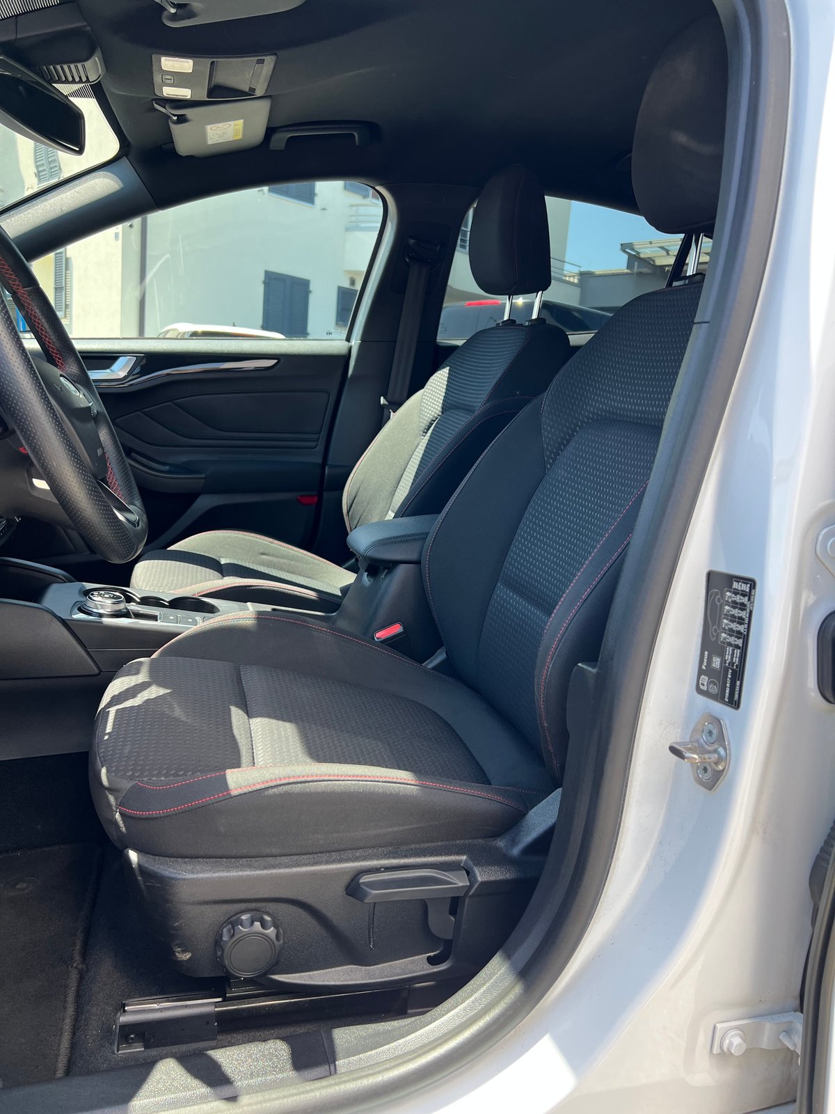 FORD Focus 1.0 SCTi ST Line Automatic, Essence, Occasion / Utilisé, Automatique - 5