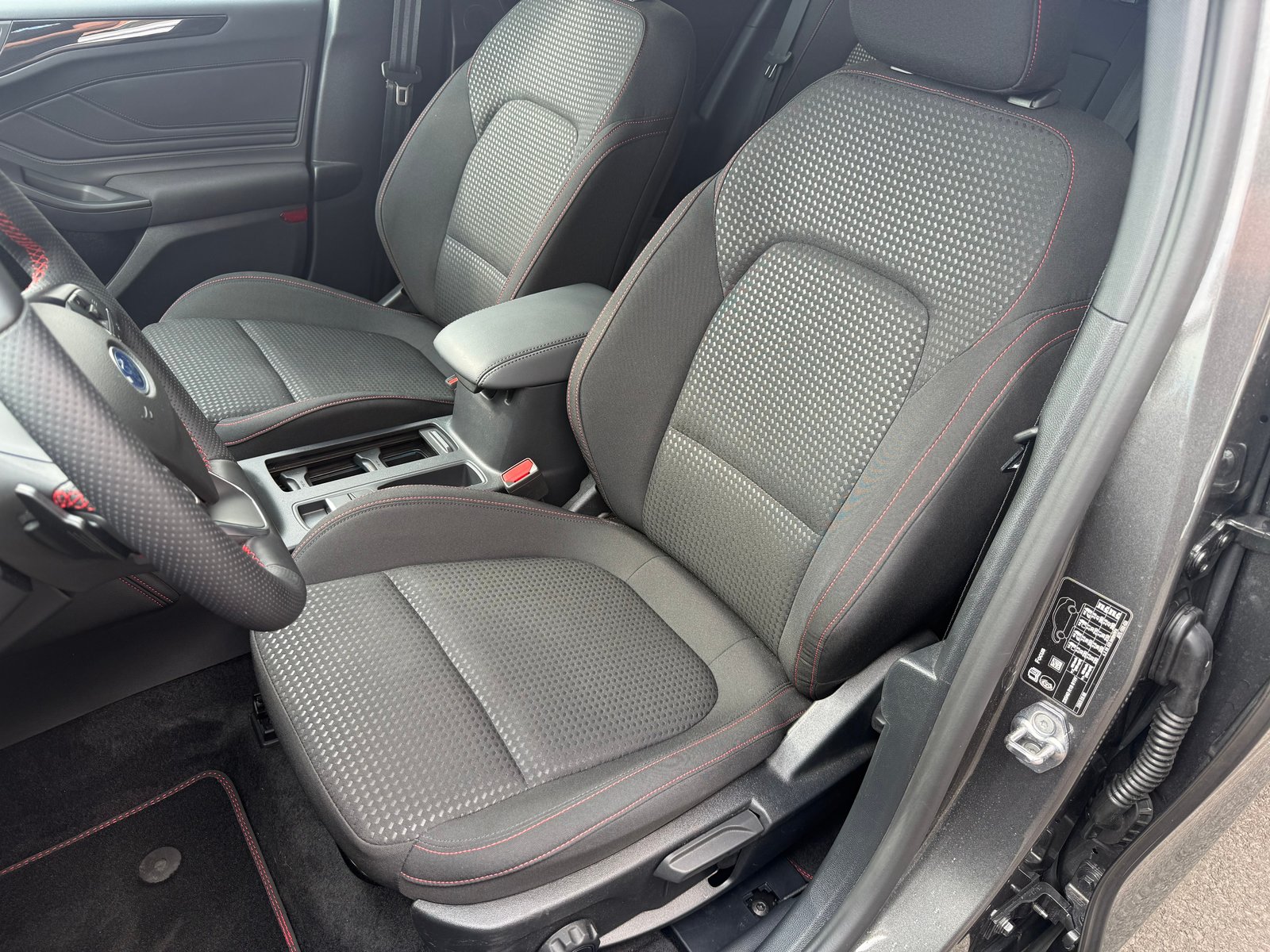 FORD Focus 1.0 MHEV ST-Line X Automat, Mild-Hybrid Benzin/Elektro, Occasion / Gebraucht, Automatik - 5