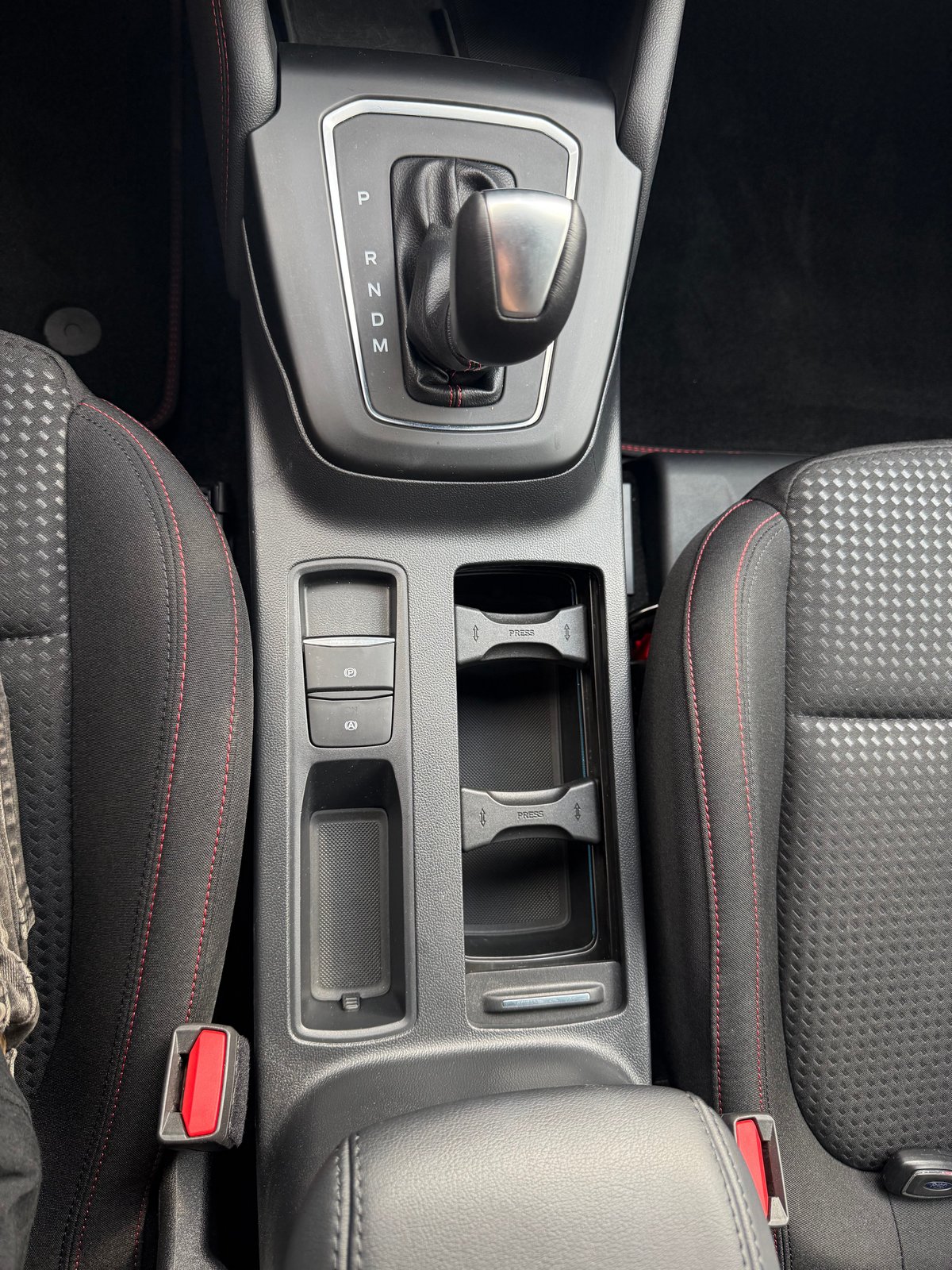FORD Focus 1.0 MHEV ST-Line X Automat, Mild-Hybrid Benzin/Elektro, Occasion / Gebraucht, Automatik - 6