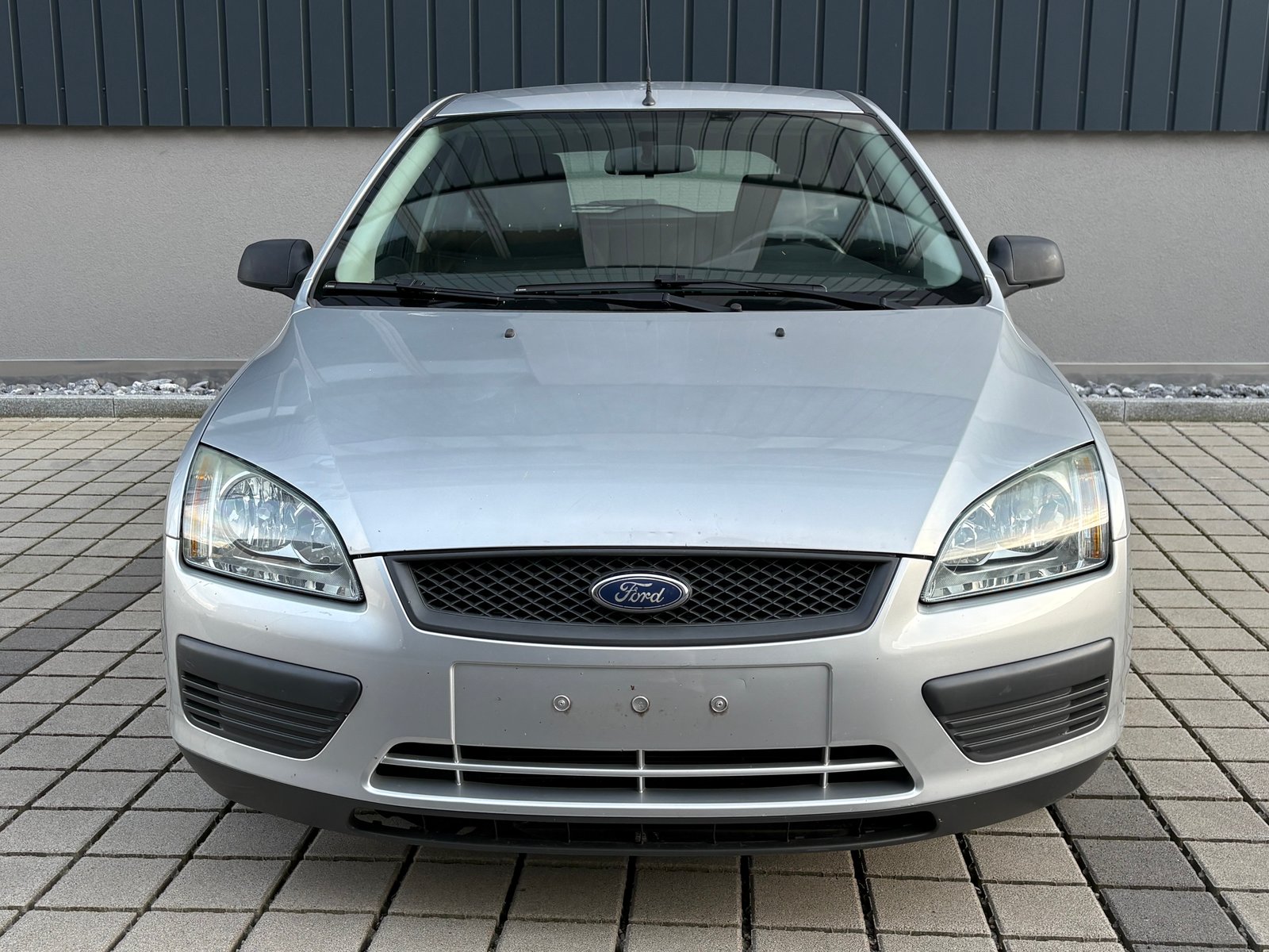 FORD Focus 1.4i Ambiente, Essence, Occasion / Utilisé, Manuelle - 2
