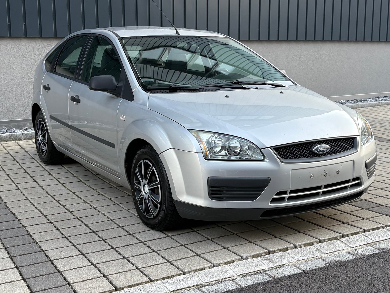 FORD Focus 1.4i Ambiente, Essence, Occasion / Utilisé, Manuelle - 3