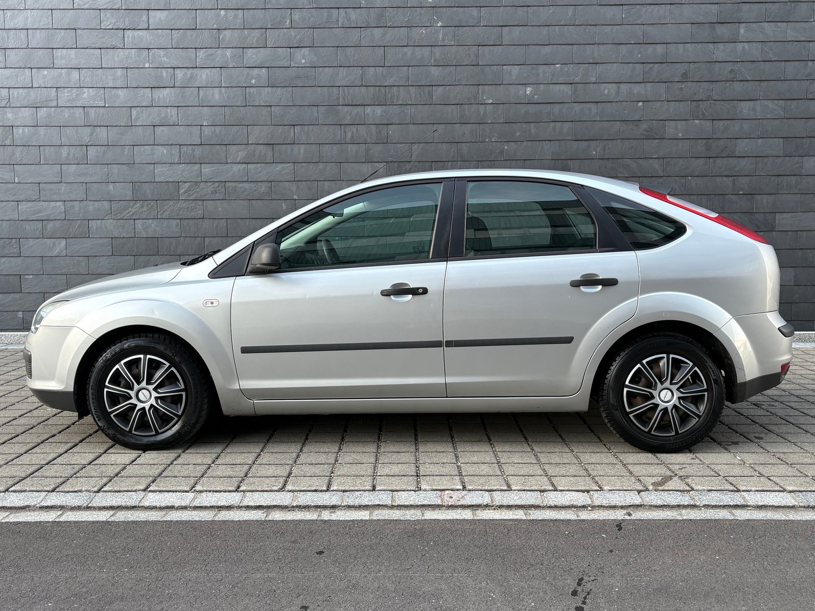 FORD Focus 1.4i Ambiente, Essence, Occasion / Utilisé, Manuelle - 5