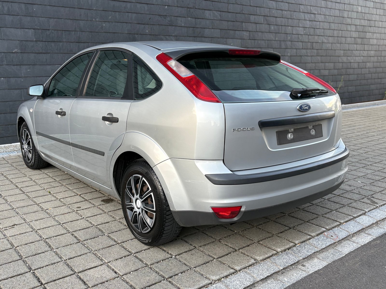 FORD Focus 1.4i Ambiente, Essence, Occasion / Utilisé, Manuelle - 6