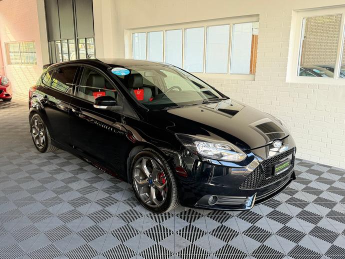 FORD Focus 2.0 SCTi ST-2 250 PS, Benzin, Occasion / Gebraucht, Handschaltung