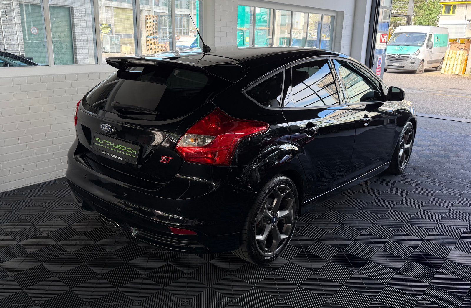 FORD Focus 2.0 SCTi ST-2 250 PS, Benzin, Occasion / Gebraucht, Handschaltung - 3
