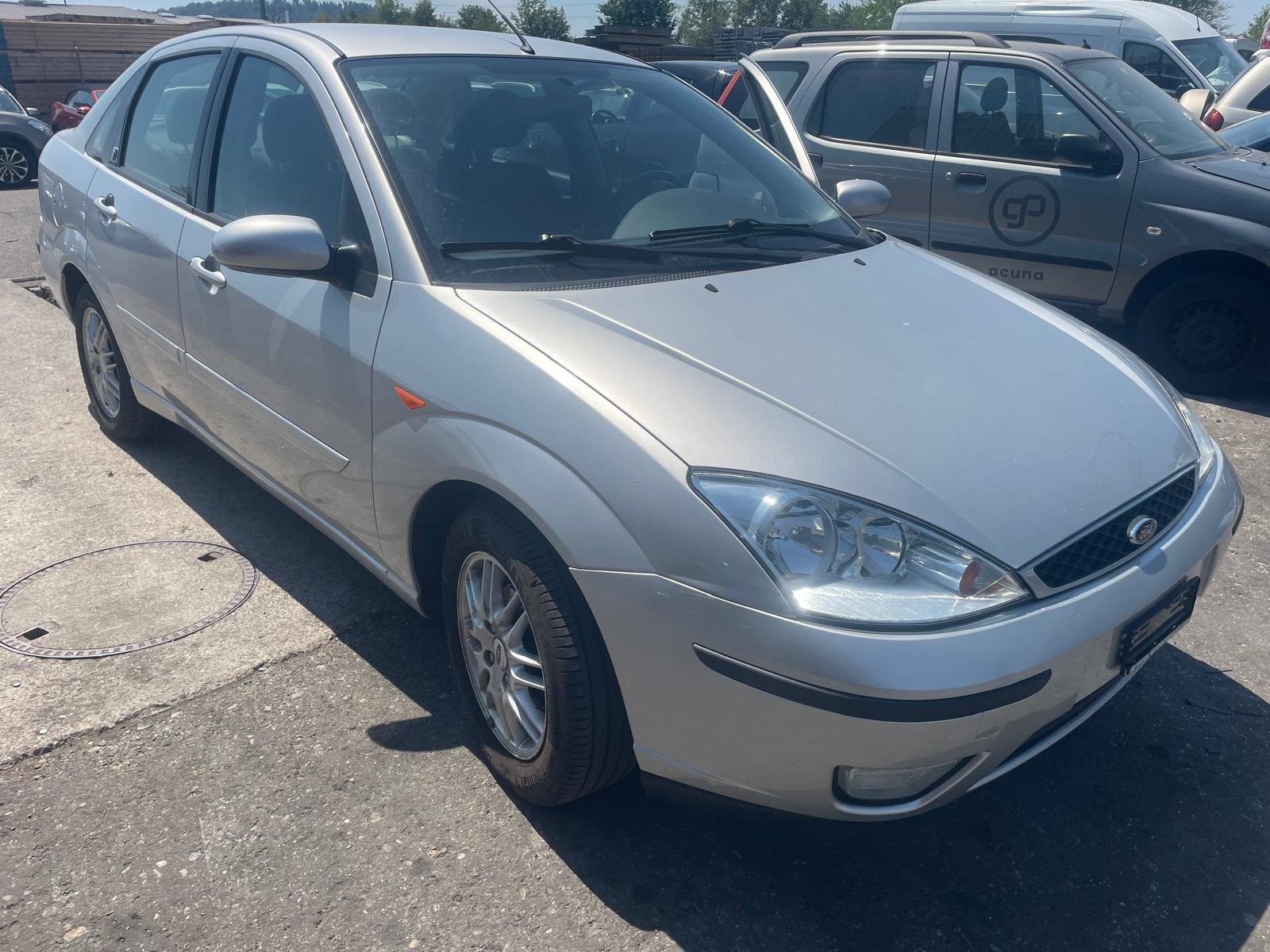 FORD Focus 2.0i 16V Ghia, Essence, Occasion / Utilisé, Automatique - 2