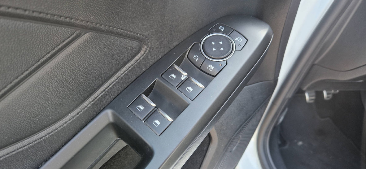FORD Focus 1.0i EcoB 125 ST-Line, Petrol, Second hand / Used, Manual - 4