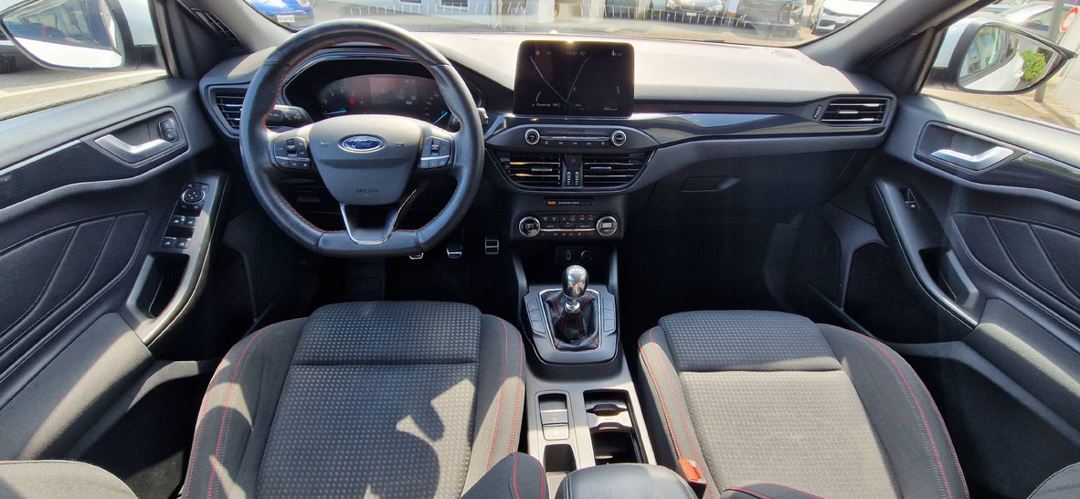 FORD Focus 1.0i EcoB 125 ST-Line, Petrol, Second hand / Used, Manual - 6