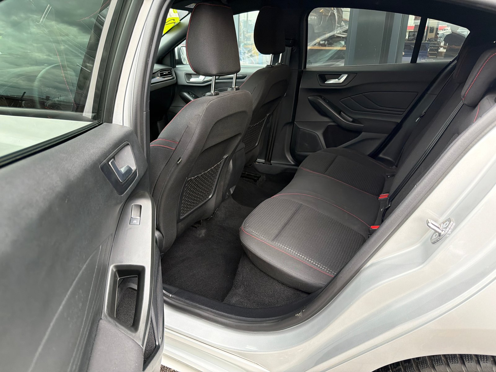 FORD Focus 1.5 TDCi EcoBlue ST-Line Automatic, Diesel, Occasion / Gebraucht, Automatik - 7