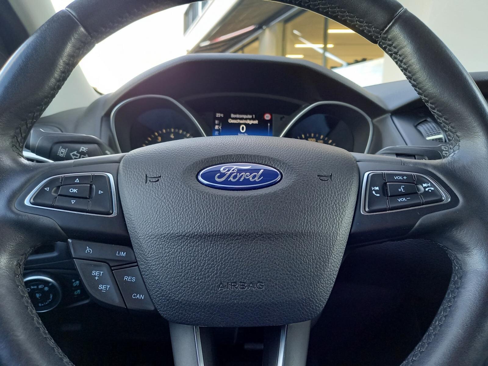 FORD Focus 1.5i EcoB SCTi 150 Titanium, Benzin, Occasion / Gebraucht, Automatik - 6