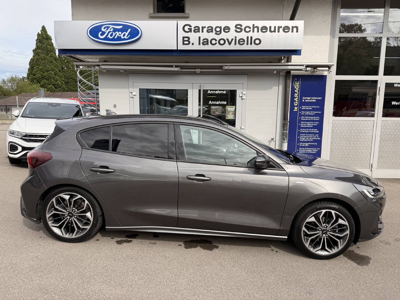 FORD Focus 1.0i EcoB Hybrid 155 ST-Line X, Mild-Hybrid Benzin/Elektro, Occasion / Gebraucht, Automatik - 7