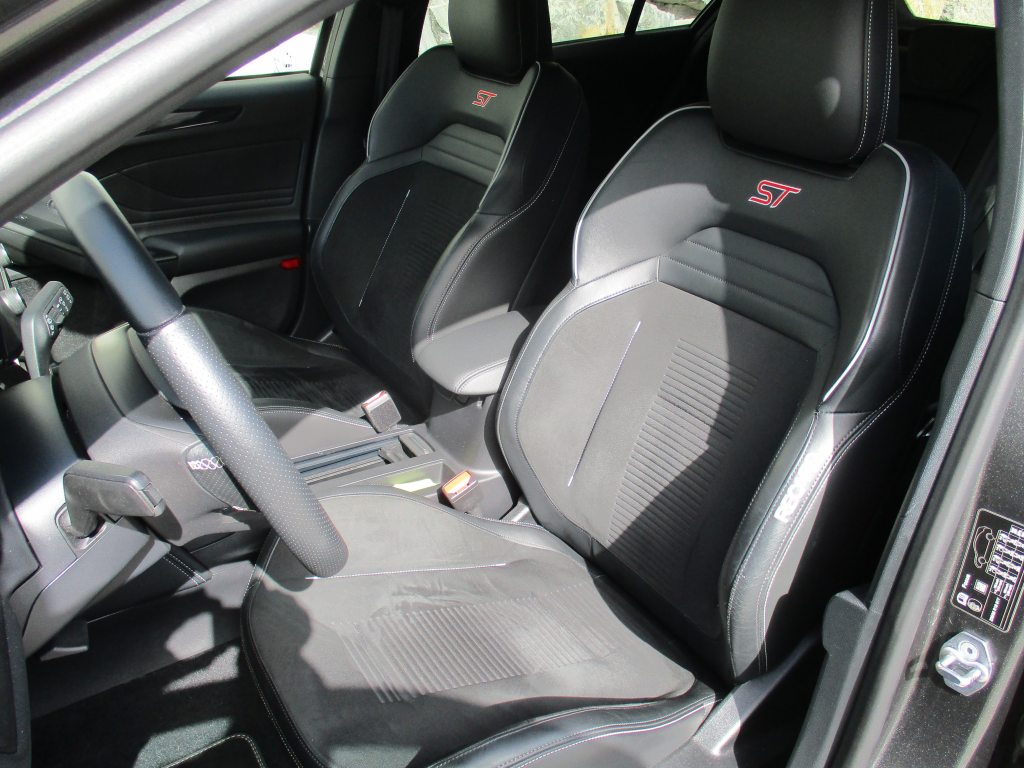 FORD FOCUS 2.3 EcoB ST Pack Styling, Petrol, Second hand / Used, Manual - 6