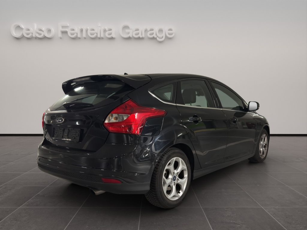 FORD FOCUS 1.6i EcoB SCTi 150 Carving, Benzin, Occasion / Gebraucht, Handschaltung - 6