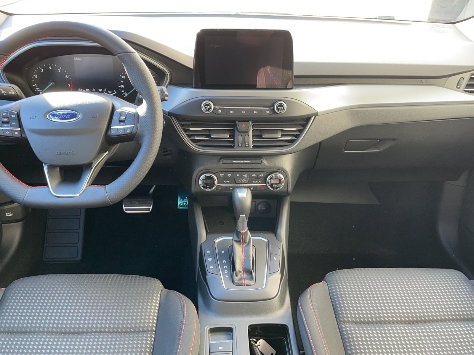 FORD Focus 1.0i EcoB Hybrid 155 ST-Line Style, Mild-Hybrid Petrol/Electric, Ex-demonstrator, Automatic - 4