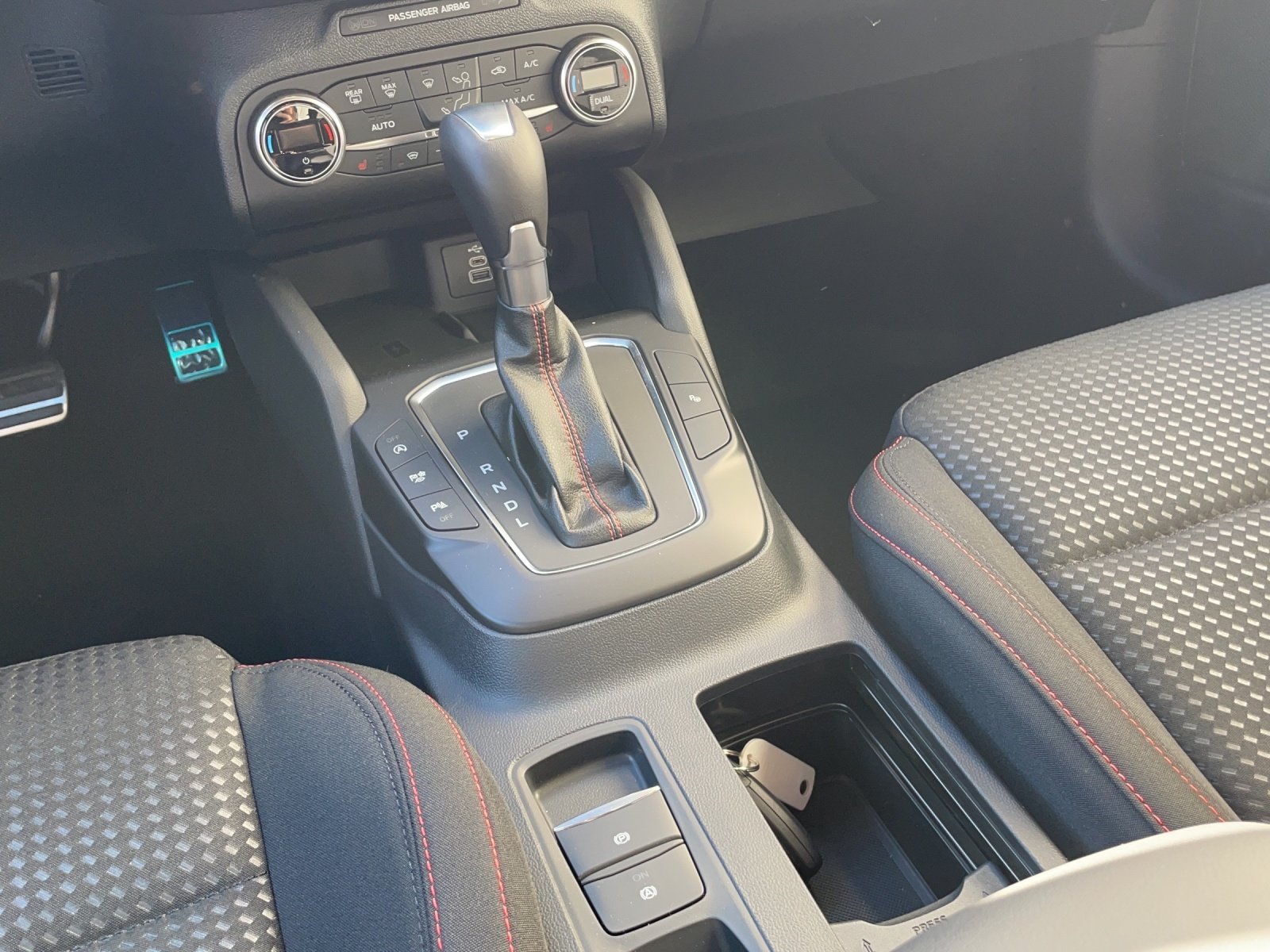 FORD Focus 1.0i EcoB Hybrid 155 ST-Line Style, Mild-Hybrid Petrol/Electric, Ex-demonstrator, Automatic - 6