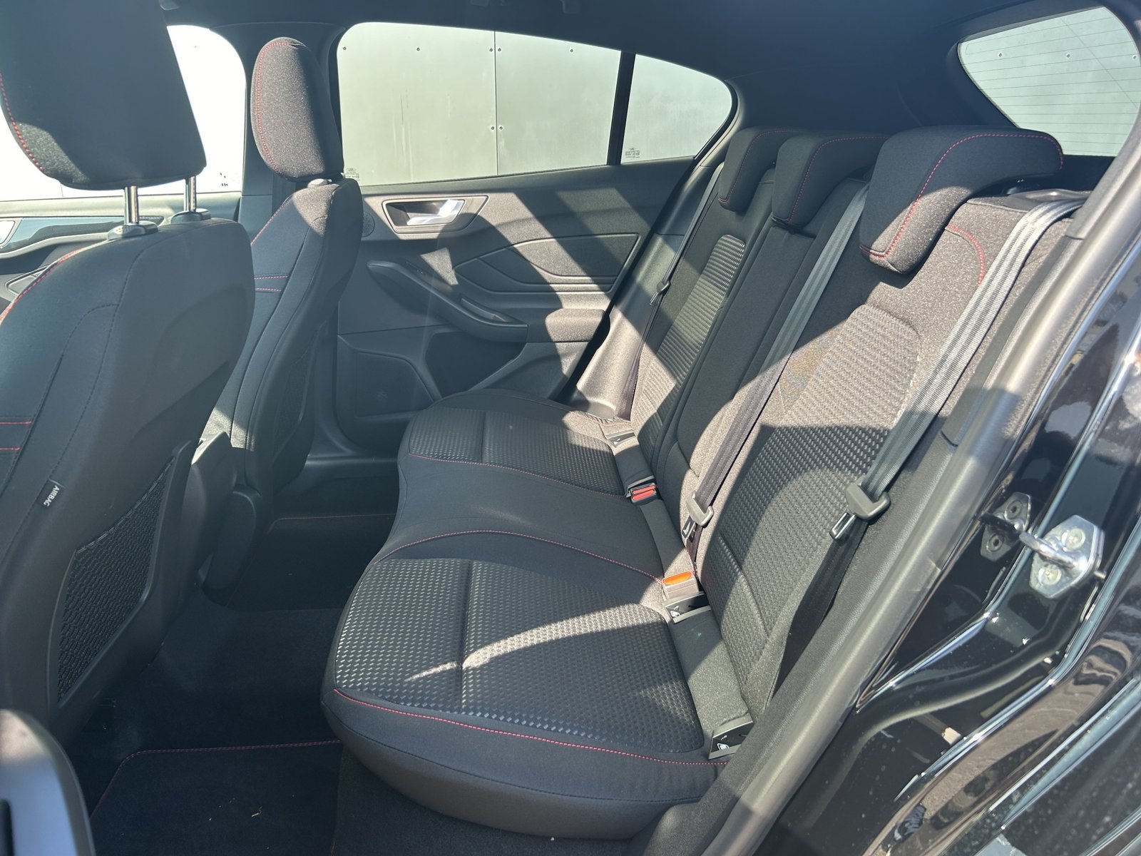 FORD Focus 1.0i EcoB Hybrid 155 ST-Line X, Mild-Hybrid Benzin/Elektro, Vorführwagen, Automat - 7