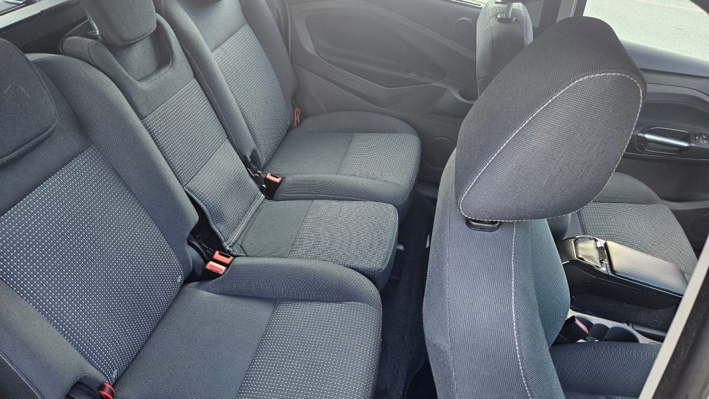 FORD Grand C-MAX 2.0 TDCi 140 Carving, Diesel, Occasion / Gebraucht, Automatik - 6