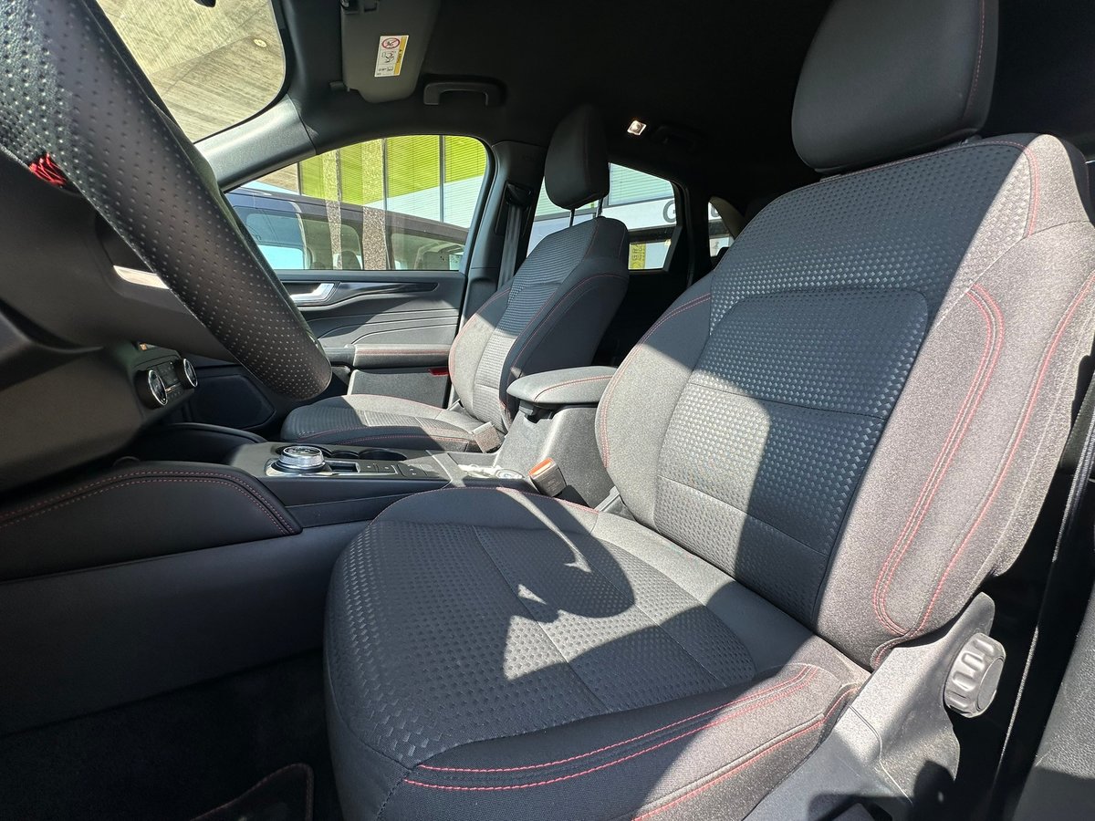 FORD Kuga 2.5 FHEV ST-Line 4WD, Voll-Hybrid Benzin/Elektro, Occasion / Gebraucht, Automatik - 7