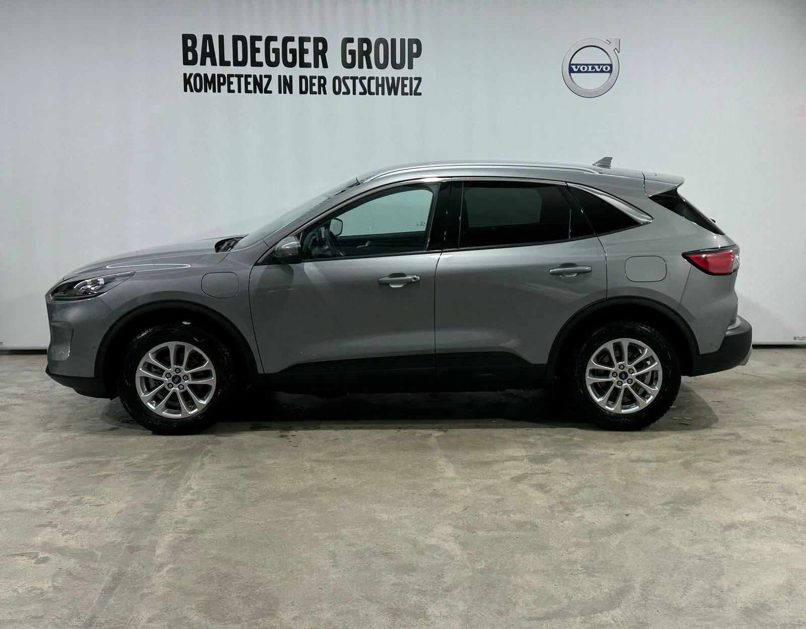 FORD Kuga 2.5 Plug-in Hybrid Titani, Full-Hybrid Petrol/Electric, Second hand / Used, Automatic - 2