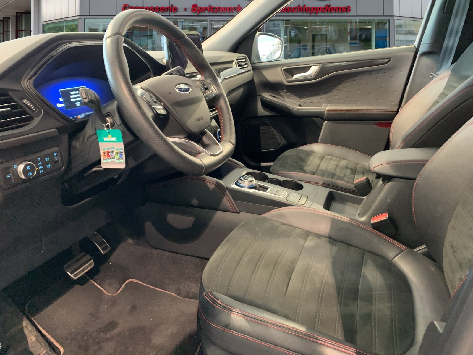 FORD Kuga 2.5 Hybrid ST-Line X 4x4, Voll-Hybrid Benzin/Elektro, Occasion / Gebraucht, Automatik - 7
