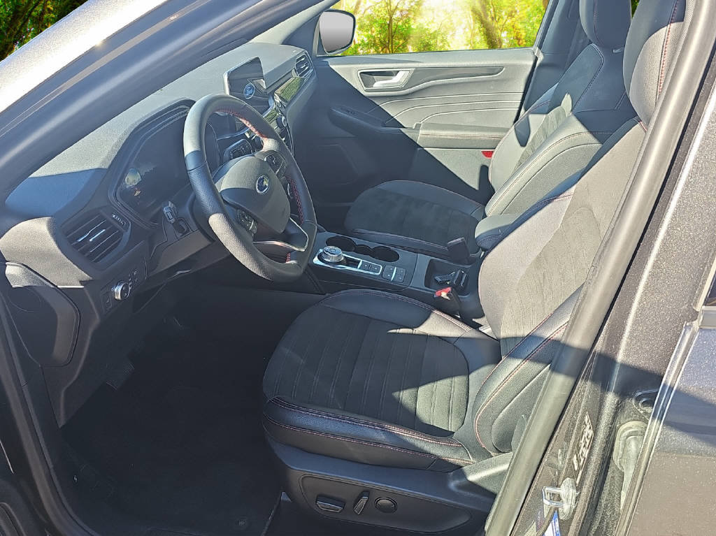 FORD Kuga 2.5 Hybrid ST-Line X 4x4, Voll-Hybrid Benzin/Elektro, Occasion / Gebraucht, Automatik - 6