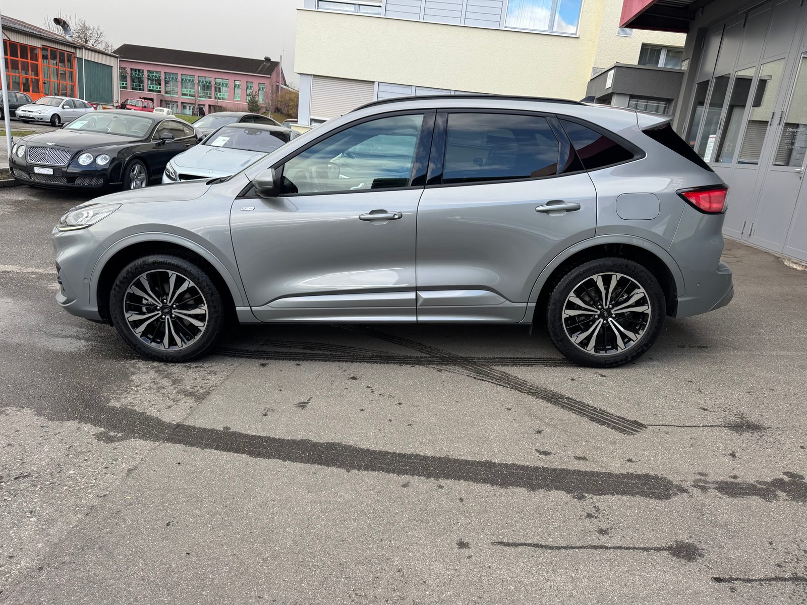 FORD Kuga 2.5 FHEV ST-Line X 4WD, Hybride Intégral Essence/Électricité, Occasion / Utilisé, Automatique - 7
