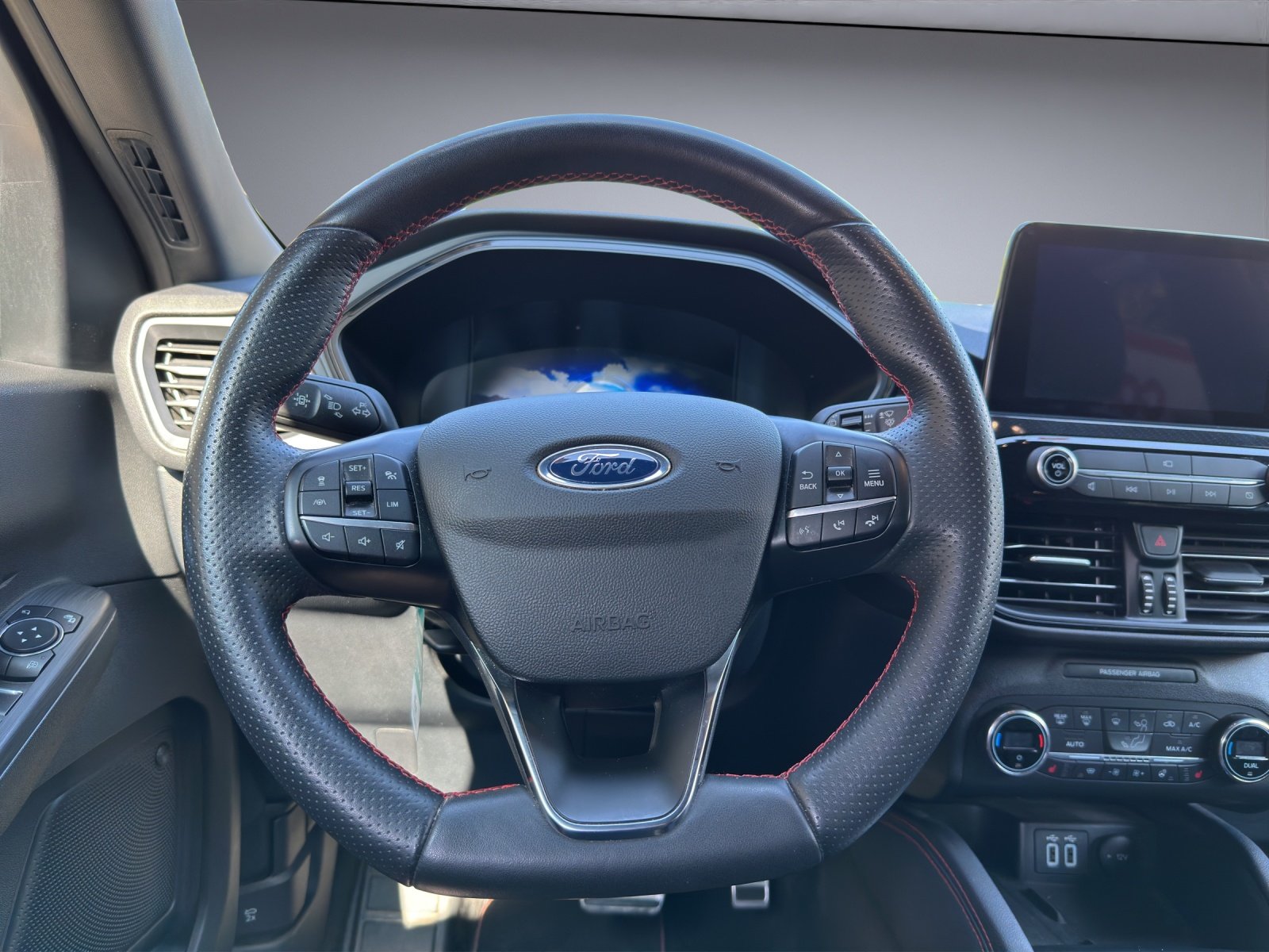 FORD Kuga 2.5 Hybrid ST-Line X 4x4, Full-Hybrid Petrol/Electric, Second hand / Used, Automatic - 6