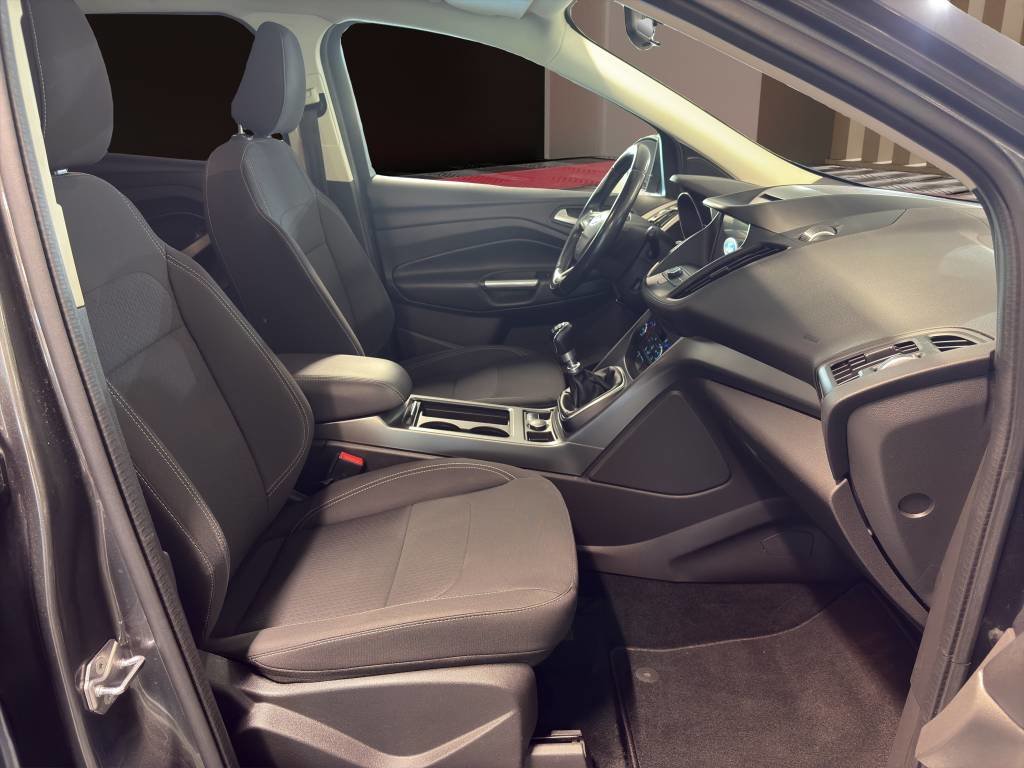 FORD Kuga 2.0 TDCi Business 4WD, Diesel, Occasion / Gebraucht, Handschaltung - 7