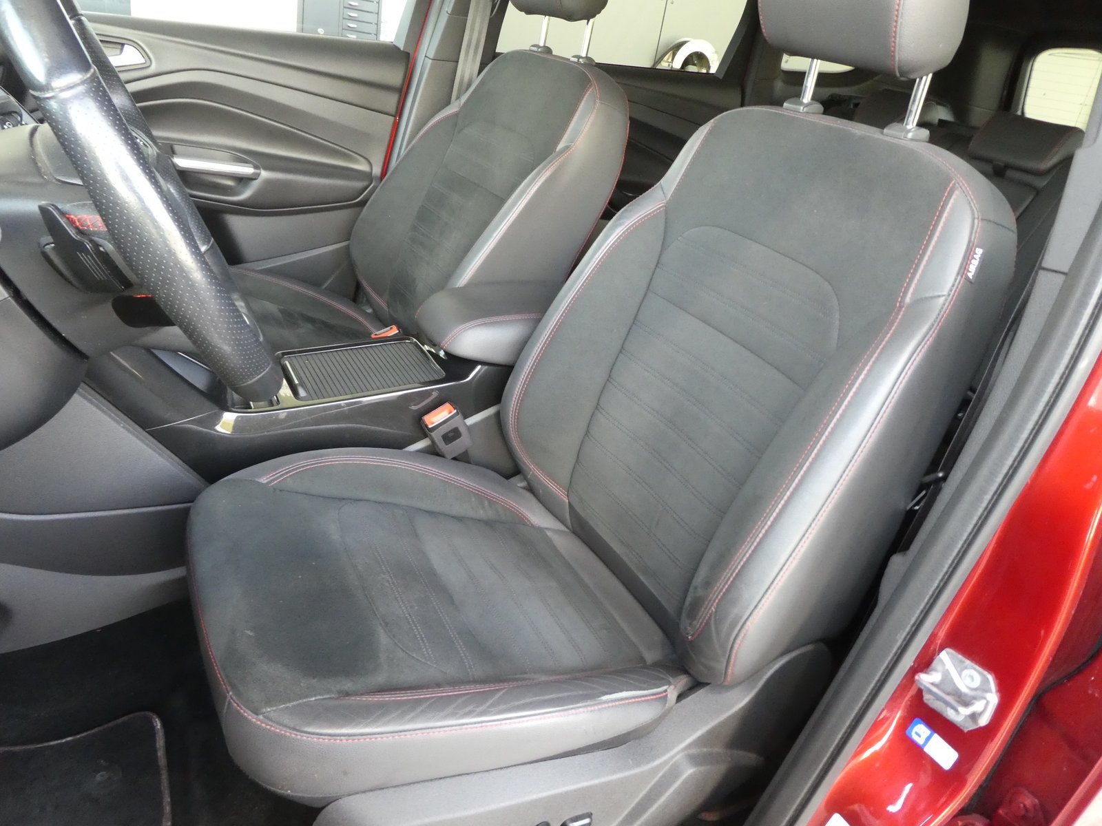 FORD Kuga 2.0 TDCi ST Line High 4WD PowerShift, Diesel, Second hand / Used, Automatic - 2