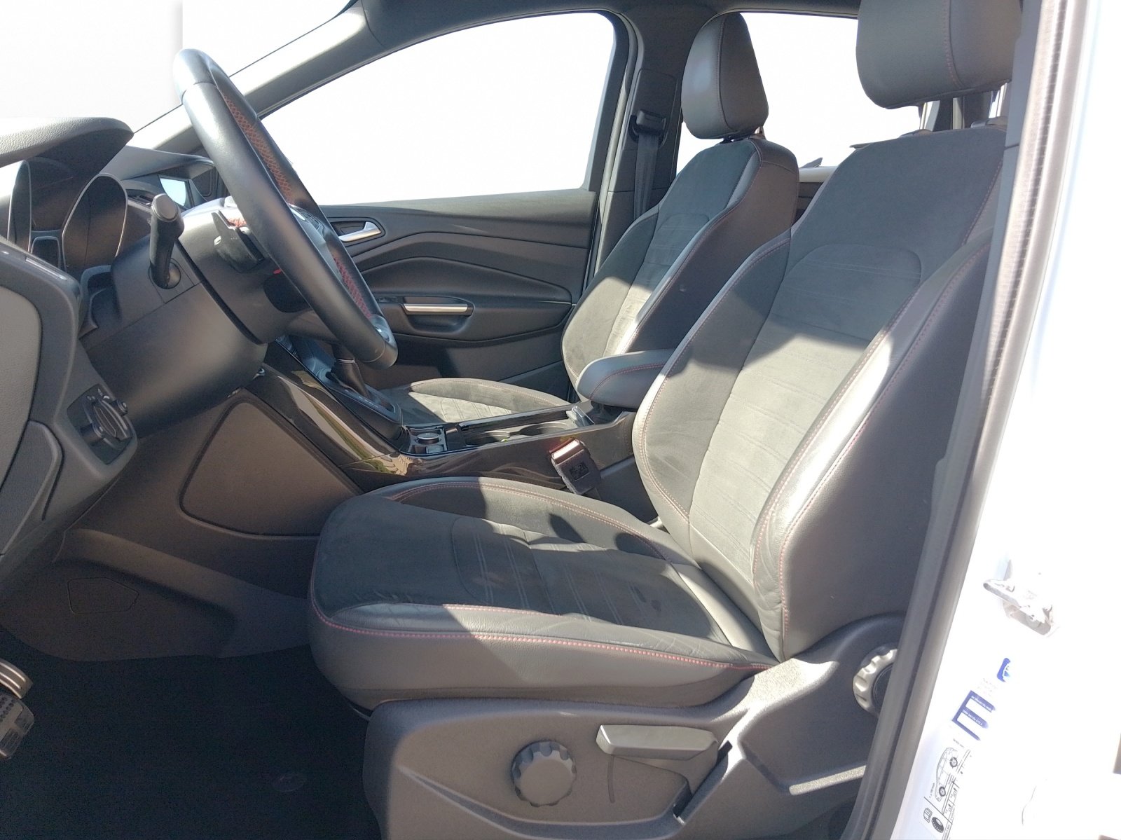 FORD Kuga 2.0 EcoB 240 PS ST-Line, Benzin, Occasion / Gebraucht, Automatik - 6