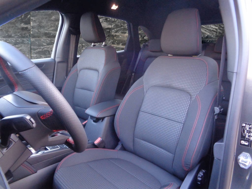 FORD Kuga 2.5 Hybrid ST-Line 4x4, Voll-Hybrid Benzin/Elektro, Occasion / Gebraucht, Automatik - 7