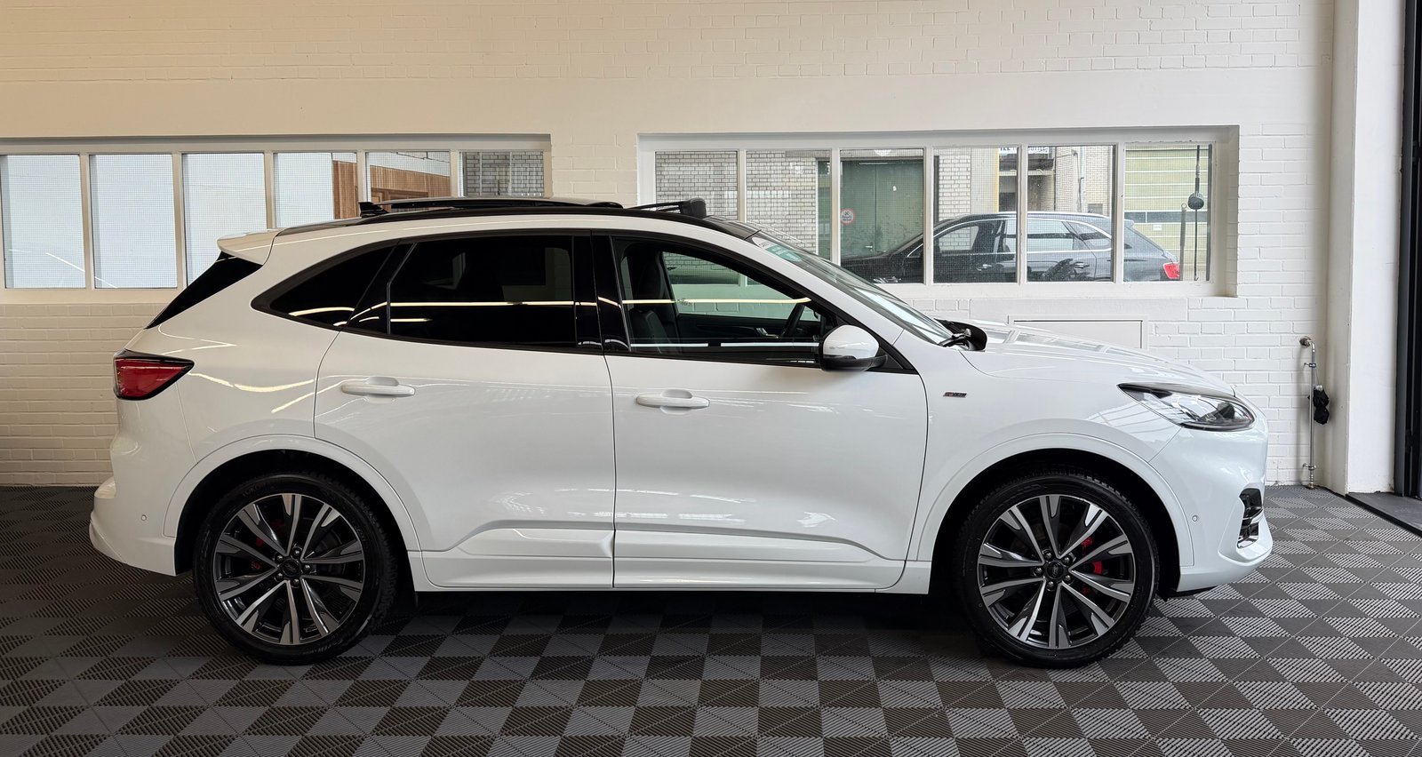 FORD Kuga 2.5 FHEV ST-Line X 4WD 4X4 190 PS, Hybride Intégral Essence/Électricité, Occasion / Utilisé, Automatique - 2
