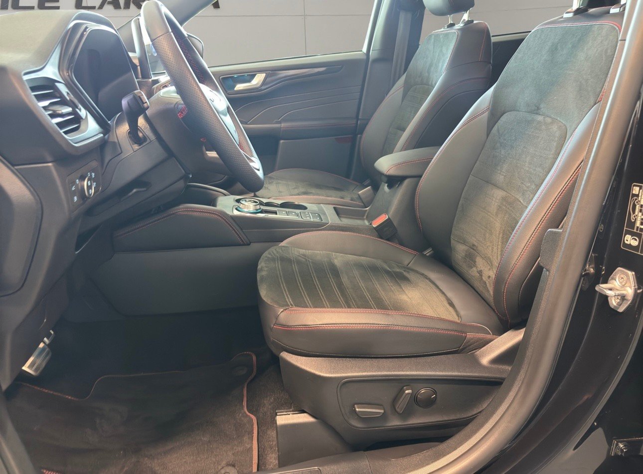 FORD Kuga 2.5 PHEV ST-Line X 2WD, Plug-in-Hybrid Benzin/Elektro, Occasion / Gebraucht, Automatik - 6