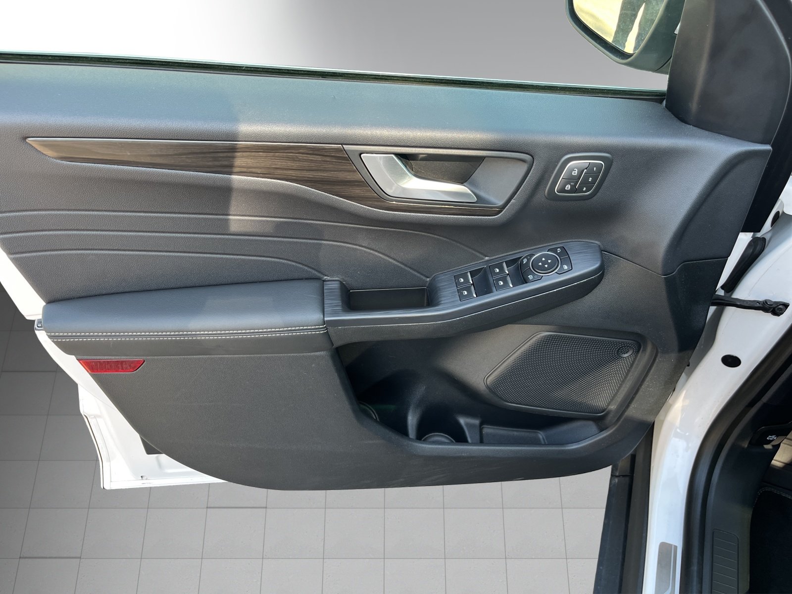 FORD Kuga 2.5 PHEV Vignale 2WD, Plug-in-Hybrid Benzin/Elektro, Occasion / Gebraucht, Automatik - 6