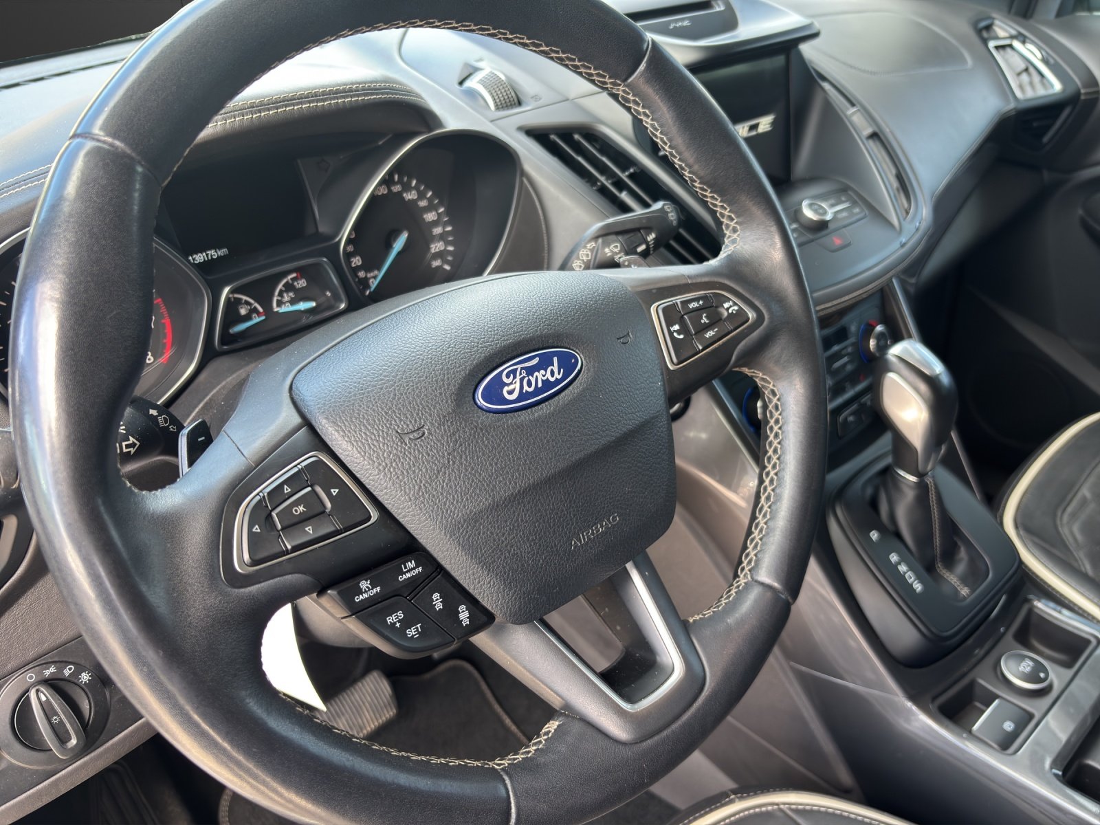 FORD Kuga 1.5 SCTi Vignale 4WD Automatic, Benzin, Occasion / Gebraucht, Automatik - 4