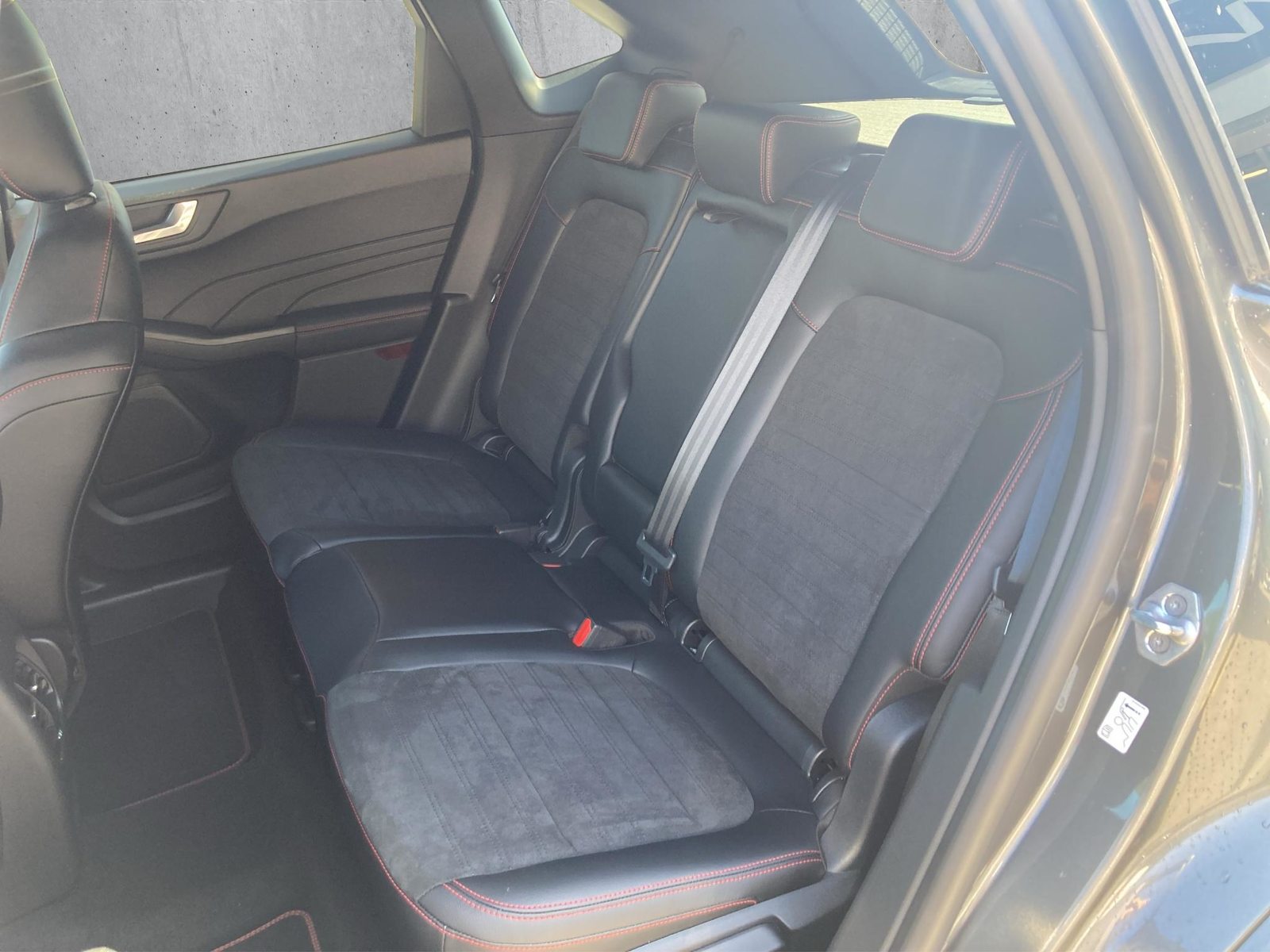 FORD Kuga 2.5 Hybrid ST-Line X 4x4, Voll-Hybrid Benzin/Elektro, Occasion / Gebraucht, Automatik - 7