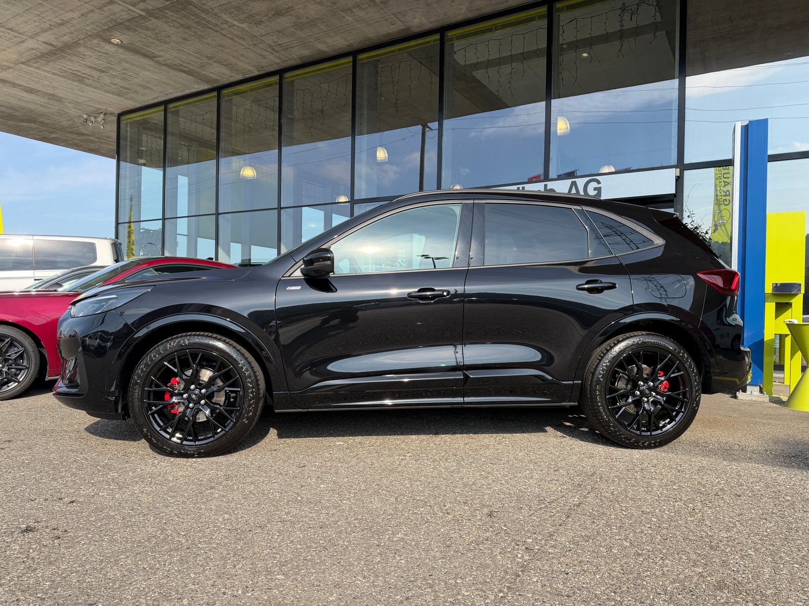 FORD Kuga 2.5 FHEV ST-Line X 4WD, Voll-Hybrid Benzin/Elektro, Occasion / Gebraucht, Automatik - 4