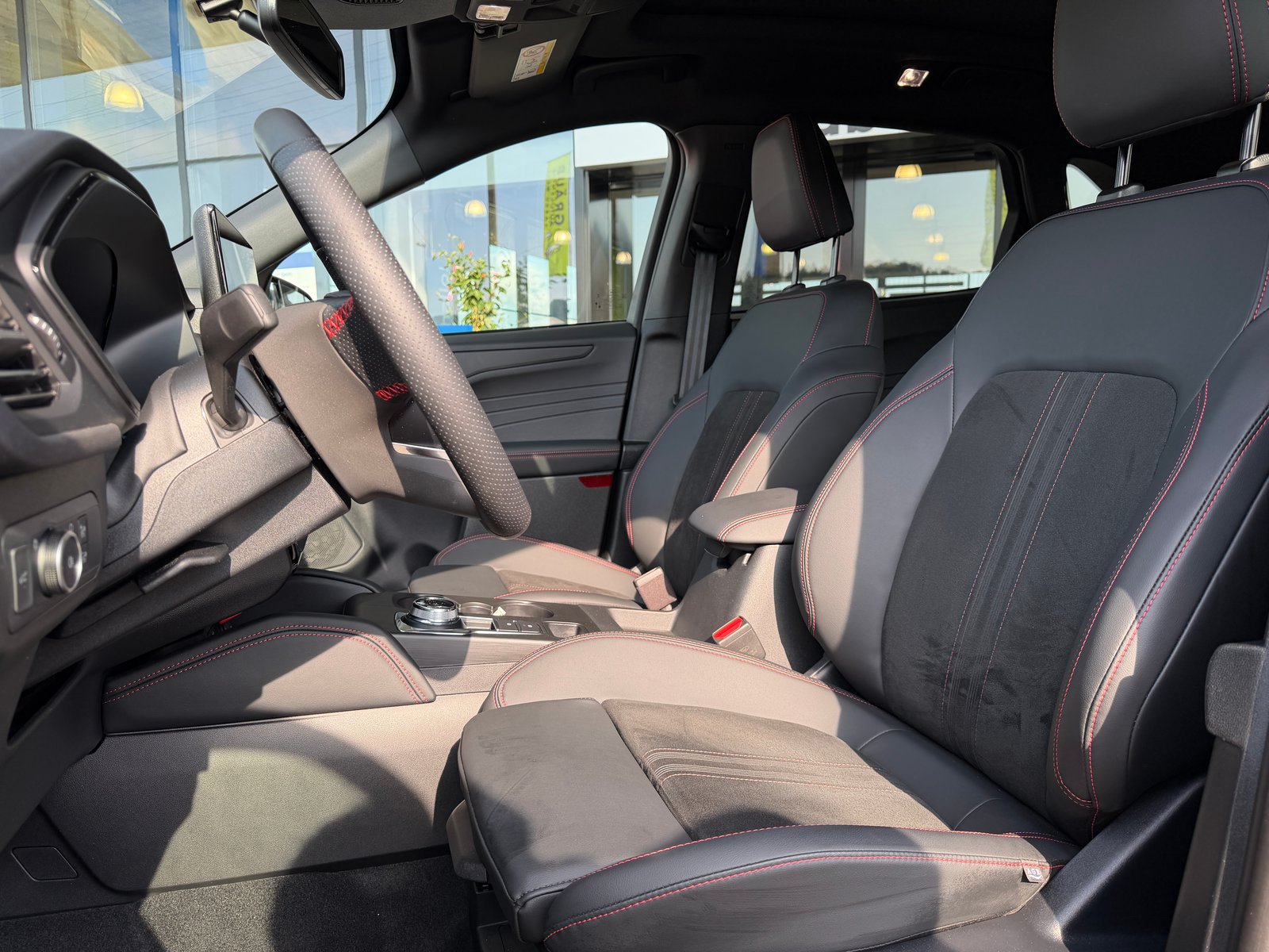 FORD Kuga 2.5 FHEV ST-Line X 4WD, Voll-Hybrid Benzin/Elektro, Occasion / Gebraucht, Automatik - 7