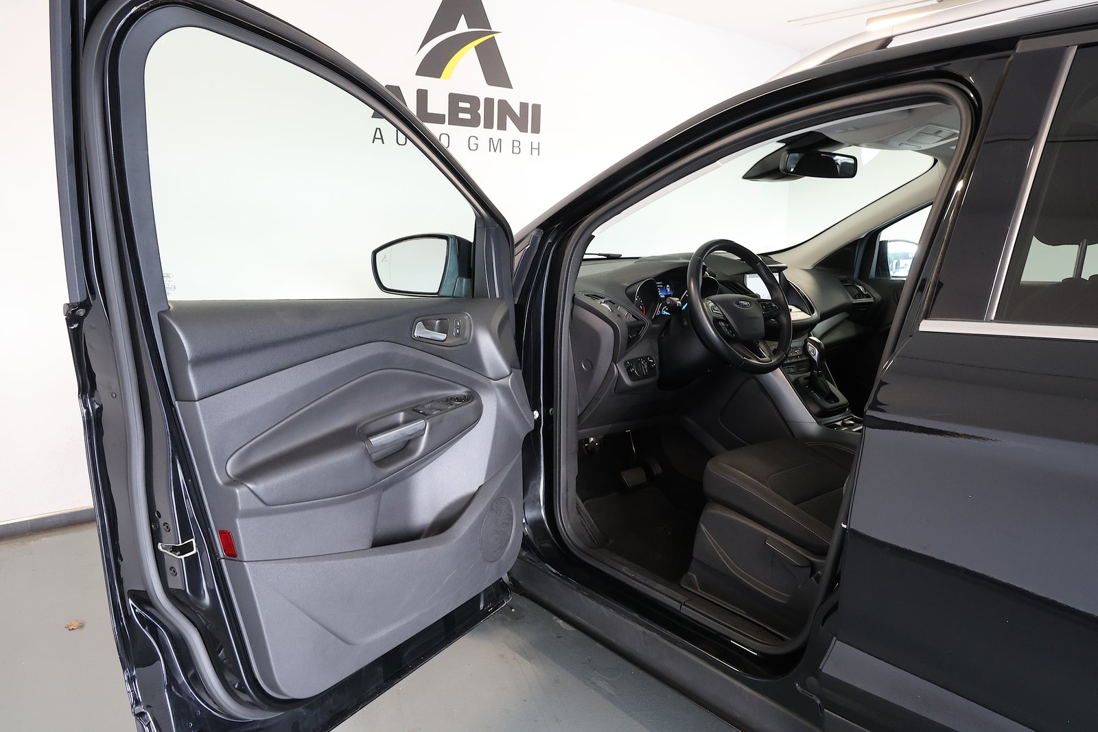 FORD Kuga 2.0 TDCi Trend+ 4WD PowerShift, Diesel, Second hand / Used, Automatic - 5