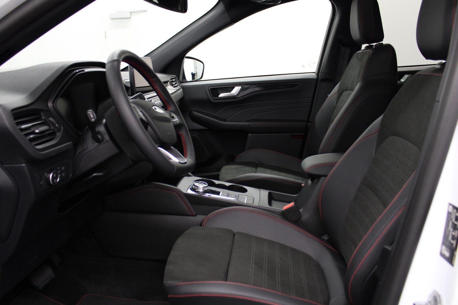 FORD Kuga 2.5 Hybrid ST-Line X 4x4, Full-Hybrid Petrol/Electric, Second hand / Used, Automatic - 5