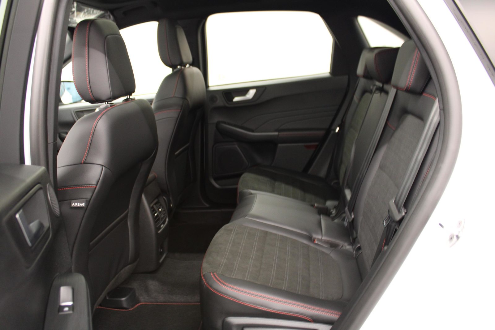 FORD Kuga 2.5 Hybrid ST-Line X 4x4, Full-Hybrid Petrol/Electric, Second hand / Used, Automatic - 6