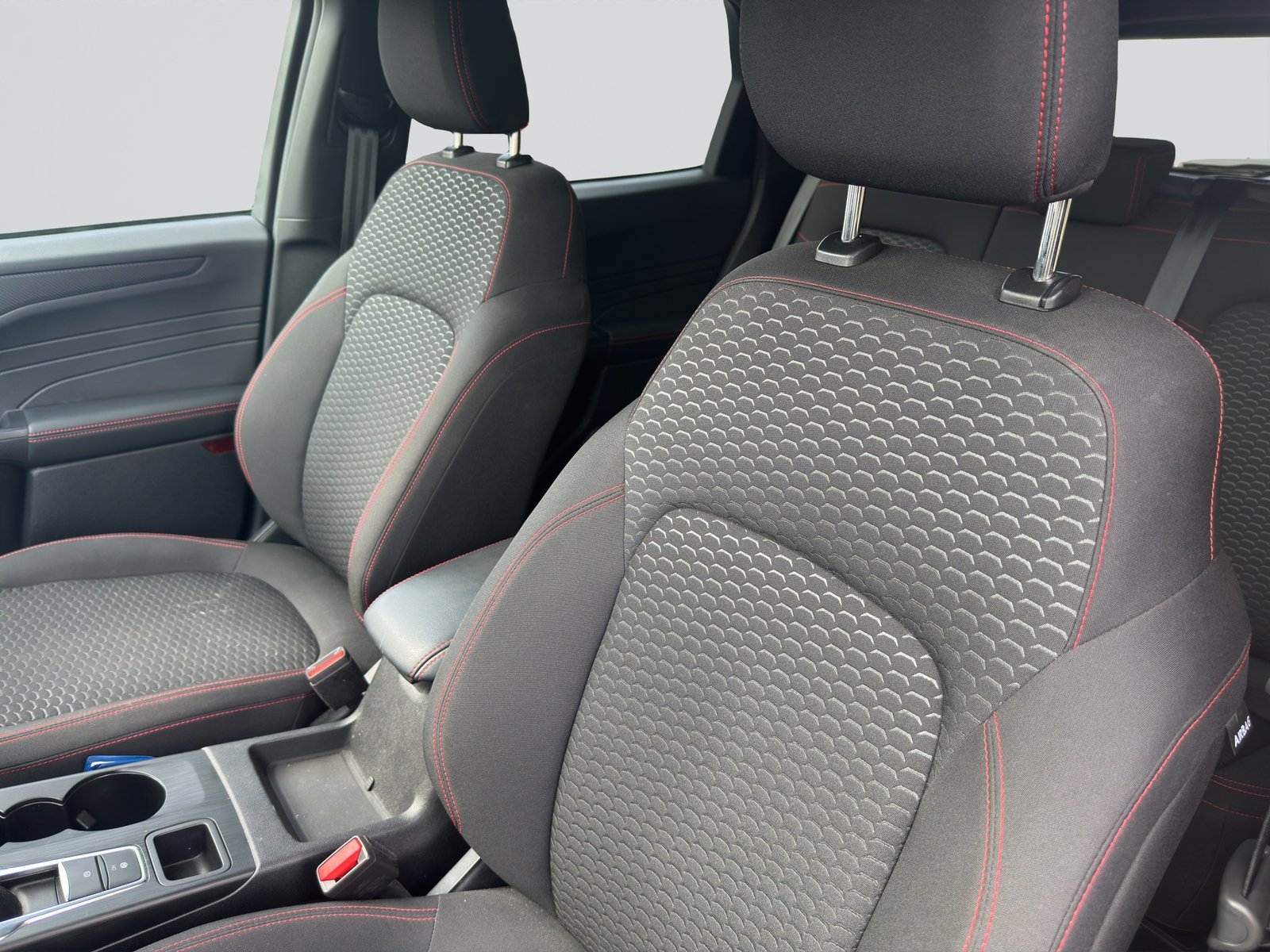FORD Kuga 2.5 FHEV ST-Line, Hybride Intégral Essence/Électricité, Occasion / Utilisé, Automatique - 6