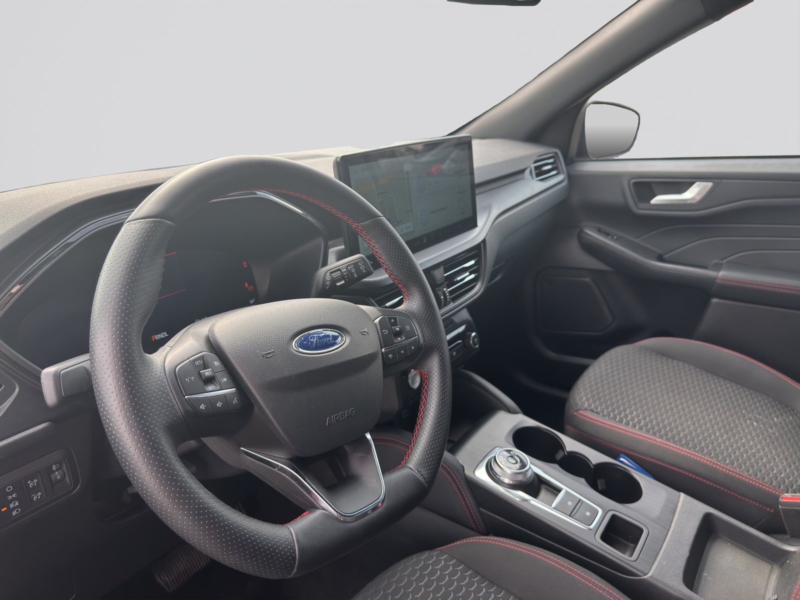 FORD Kuga 2.5 FHEV ST-Line, Hybride Intégral Essence/Électricité, Occasion / Utilisé, Automatique - 7