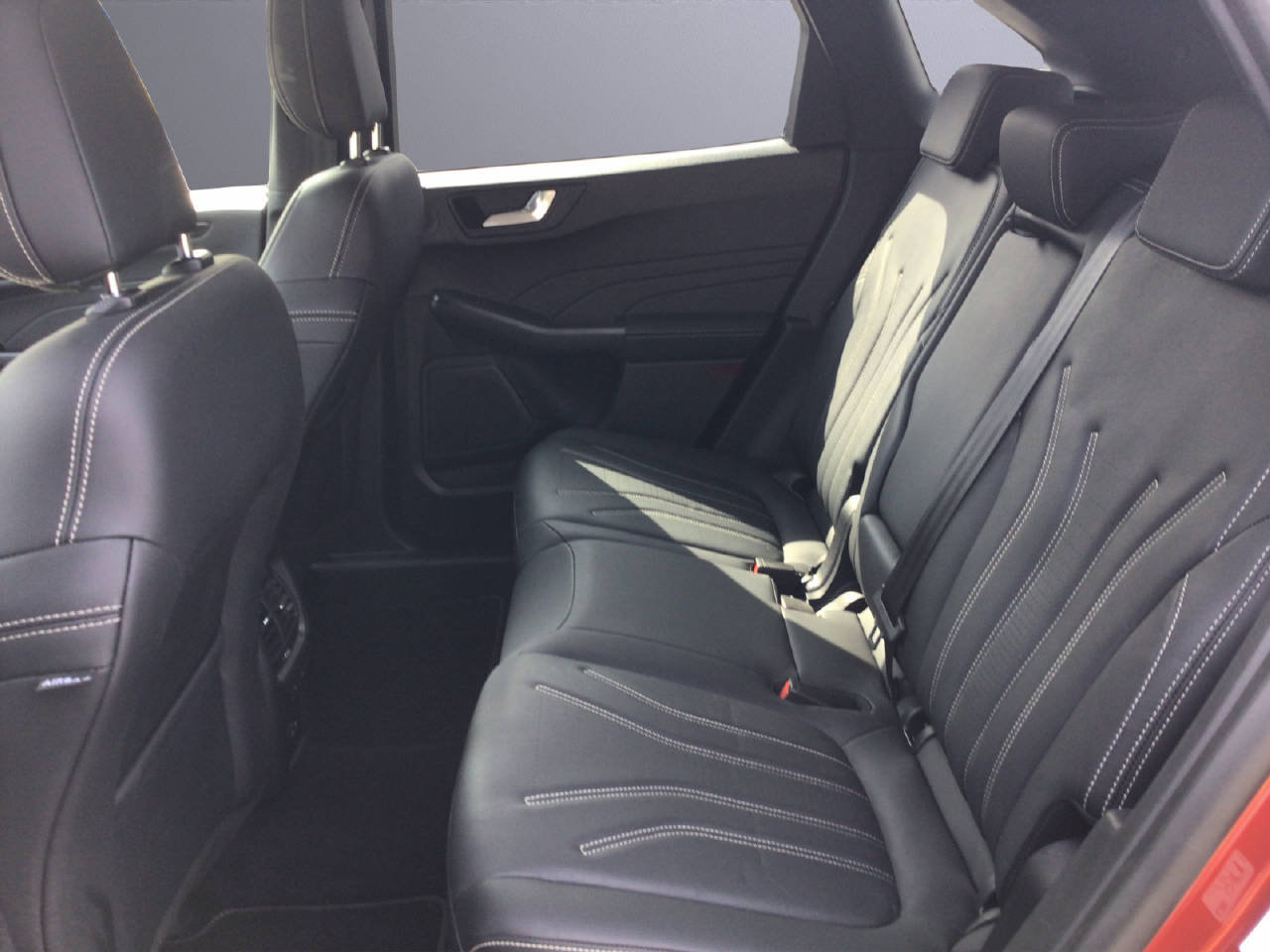 FORD Kuga 2.5 FHEV Vignale 190 PS 4x4, Full-Hybrid Petrol/Electric, Second hand / Used, Automatic - 6
