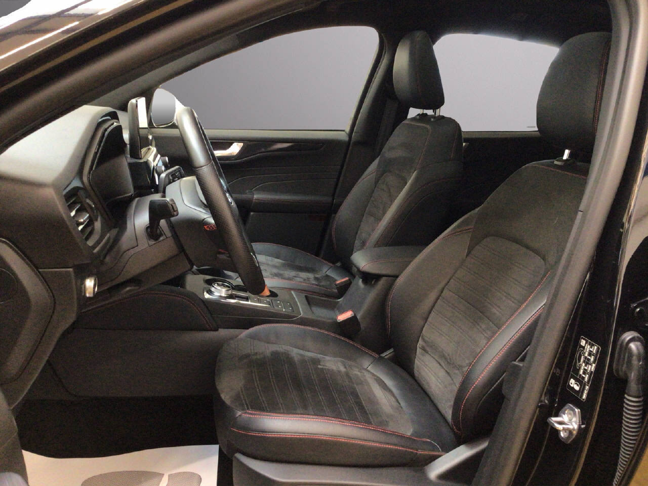 FORD Kuga 2.5 FHEV 190 PS ST-Line X 4x4, Voll-Hybrid Benzin/Elektro, Occasion / Gebraucht, Automatik - 5