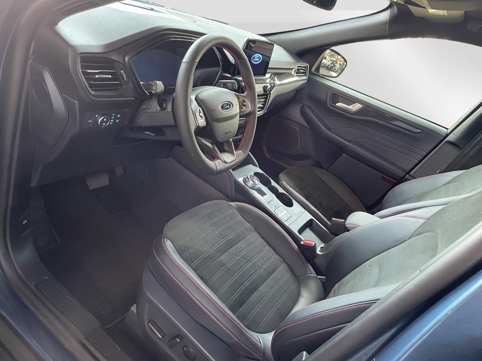 FORD Kuga 2.5 Hybrid ST-Line X 4x4, Voll-Hybrid Benzin/Elektro, Occasion / Gebraucht, Automatik - 7