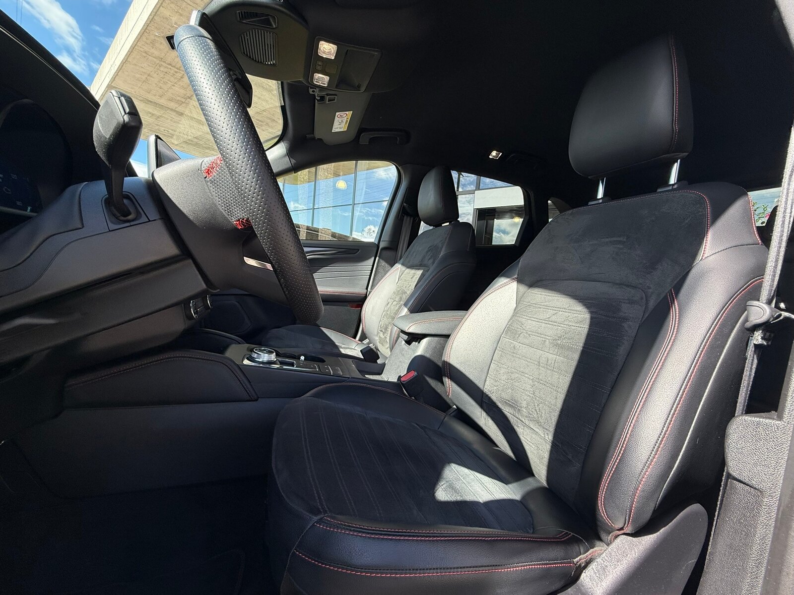 FORD Kuga 2.5 FHEV ST-Line X 4WD, Hybride Intégral Essence/Électricité, Occasion / Utilisé, Automatique - 7