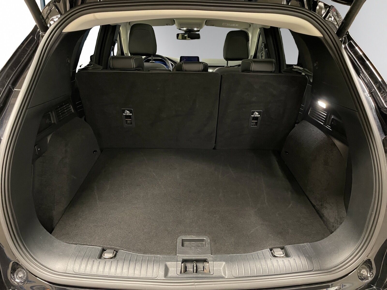 FORD Kuga 2.5 PHEV Vignale 2WD, Plug-in-Hybrid Benzin/Elektro, Occasion / Gebraucht, Automatik - 6