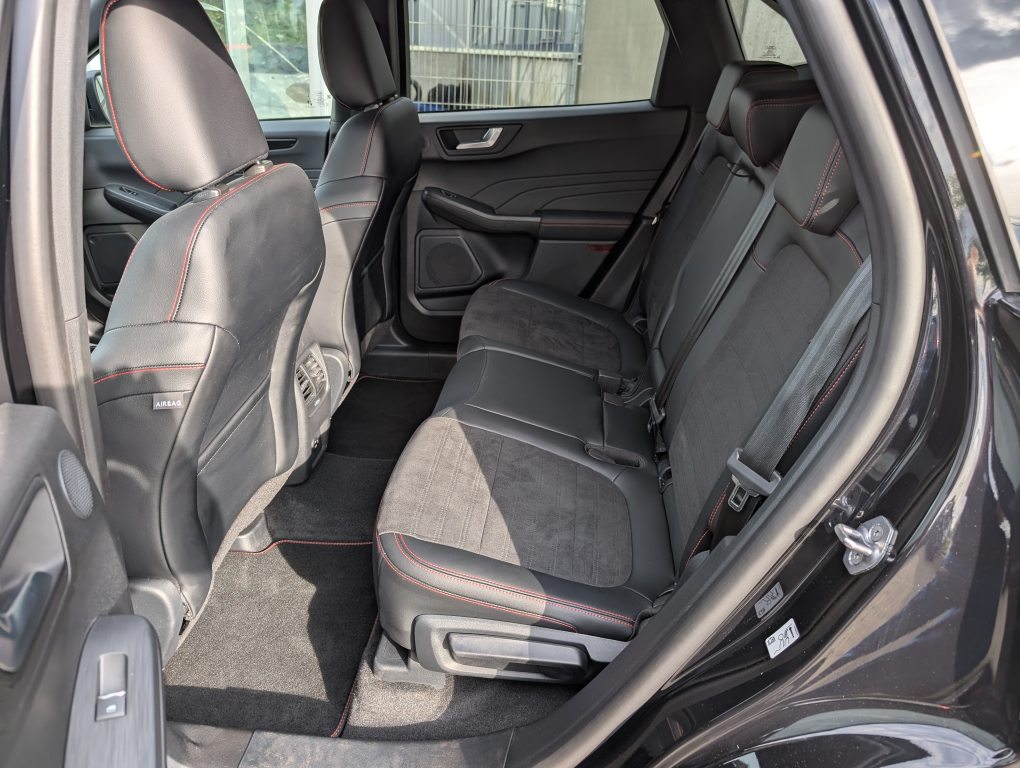 FORD KUGA 2.5 Hybrid ST-Line X 4x4, Voll-Hybrid Benzin/Elektro, Occasion / Gebraucht, Automatik - 7